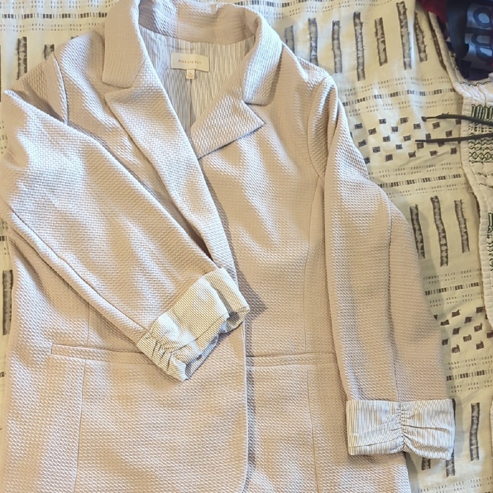 Elegant Cream Women's Blazer